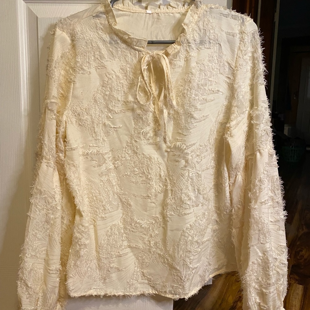 NWOT Puff Sleeve Keyhole Front Fuzzy Blouse
